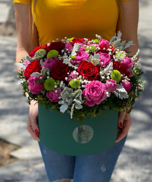 Composition `Casiniana` with roses and gypsophila