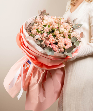 Bouquet «Arly» with spray roses