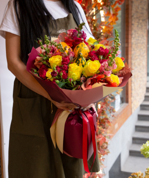 Букет ''Ломбардия'' с розами и антуриумом