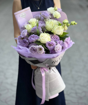 Bouquet «Punj» №88 with lisianthus and roses