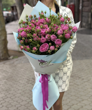 Bouquet ''Beaumont'' with spray roses