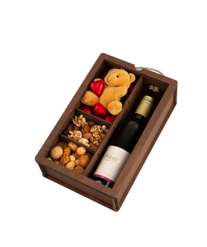Подарочная коробка «Pikniko» с вином, сладостями и игрушкой №2