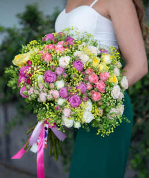 Bouquet «Angistri» with spray roses and gypsophilas