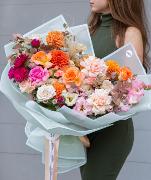 Bouquet ''Badalona'' with roses and chrysanthemum