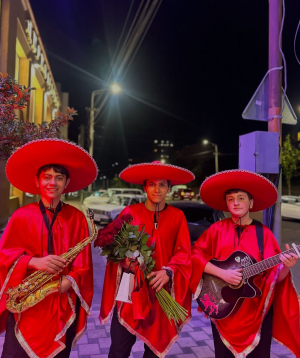 Birthday greetings ''Anaknkal.am'' 3 musicians, 1 singer