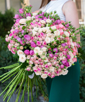 Bouquet ''Antonimina'' with spray roses