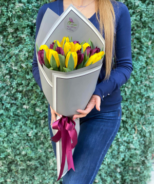 Bouquet `Belen` with tulips