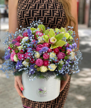 Arrangement `Lisva` with spray roses and orchids