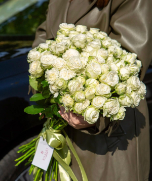 Букет «Ailette» с кустовыми розами