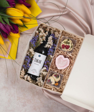 Gift box «THE BOX» №382 with wine