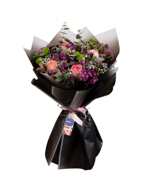 Bouquet «Iturup» with roses and chrysanthemums