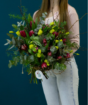 Bouquet ''Julie'' with tulips and lisianthuses