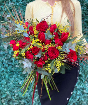Bouquet `Squira` with roses and tulips