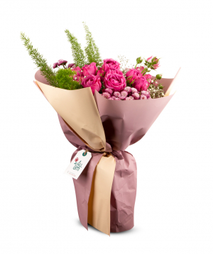 Bouquet `Salerno` with roses and chrysanthemums