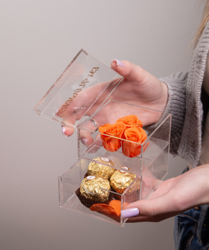 Հավերժական վարդ «EM Flowers» 3 կոկոն, նարնջագույն, կոնֆետներով