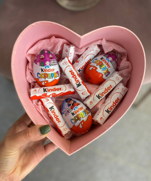 Moscow․ sweet composition №175 with Kinder chocolates