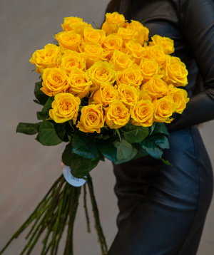 Գյումրվա վարդեր «Armine» դեղին 29 հատ