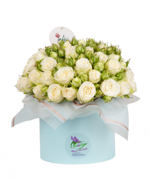 Arrangement `Abakan` with spray roses