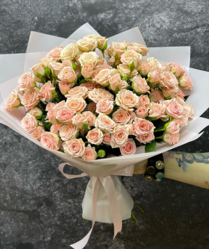 Moscow. bouquet with roses №040