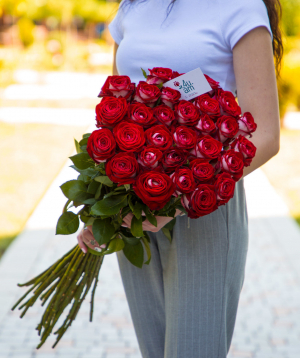 Розы «Luxor» красные 29 шт
