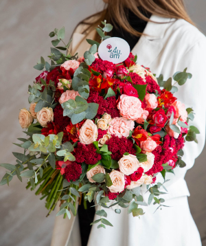 Bouquet ''Calice'' with spray roses and dried flowers