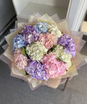 Moscow․ bouquet №156 with hydrangeas