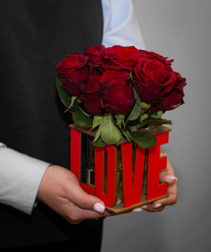Կոմպոզիցիա «EM Flowers» Love, վարդերով