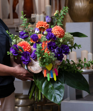 Bouquet «Helsingor» with lisianthus and dahlias