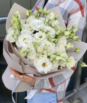 Moscow․ bouquet №364 with lisianthus
