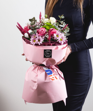 Bouquet «Meganisi» with roses and chrysanthemums