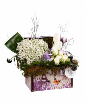 Композиция `Гатчина` с тюльпанами  и гипсофилии