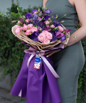 Bouquet «Berezan» with spray roses and lisianthus