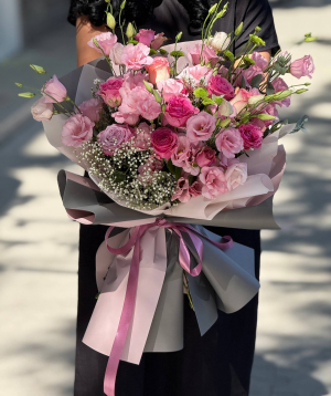 Bouquet «Punj» №84 with lisianthus and roses