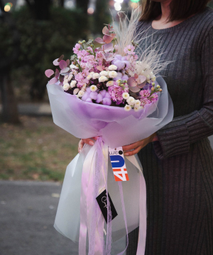 Bouquet «Cayo» with chrysanthemums and matthiolas