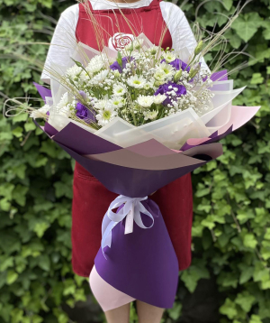 Bouquet «Khara» with lisianthus and chrysanthemums