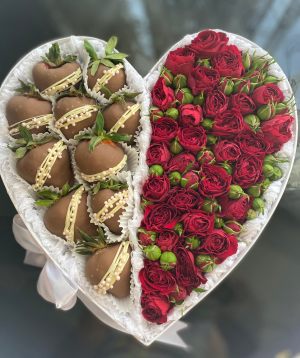 Gift box «Buketrafael» with flowers and strawberries