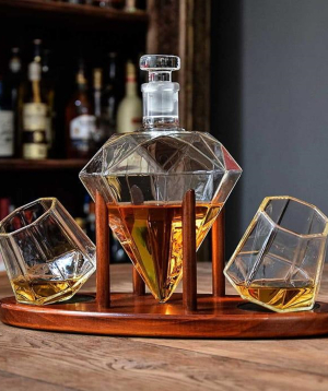 Whiskey set «Creative Gifts»  bottle and glasses