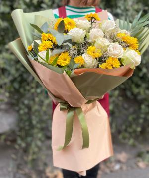 Bouquet ''Lucerne'' with roses and chrysanthemums