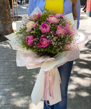 Bouquet `Ermolino` with peonies