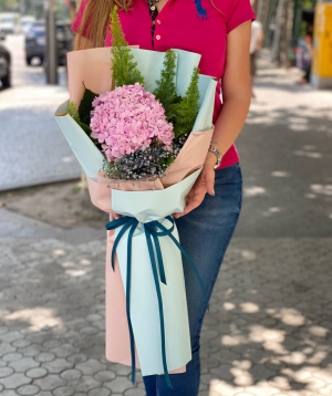 Bouquet `Strangolagalli` with gypsophila and hydrangea