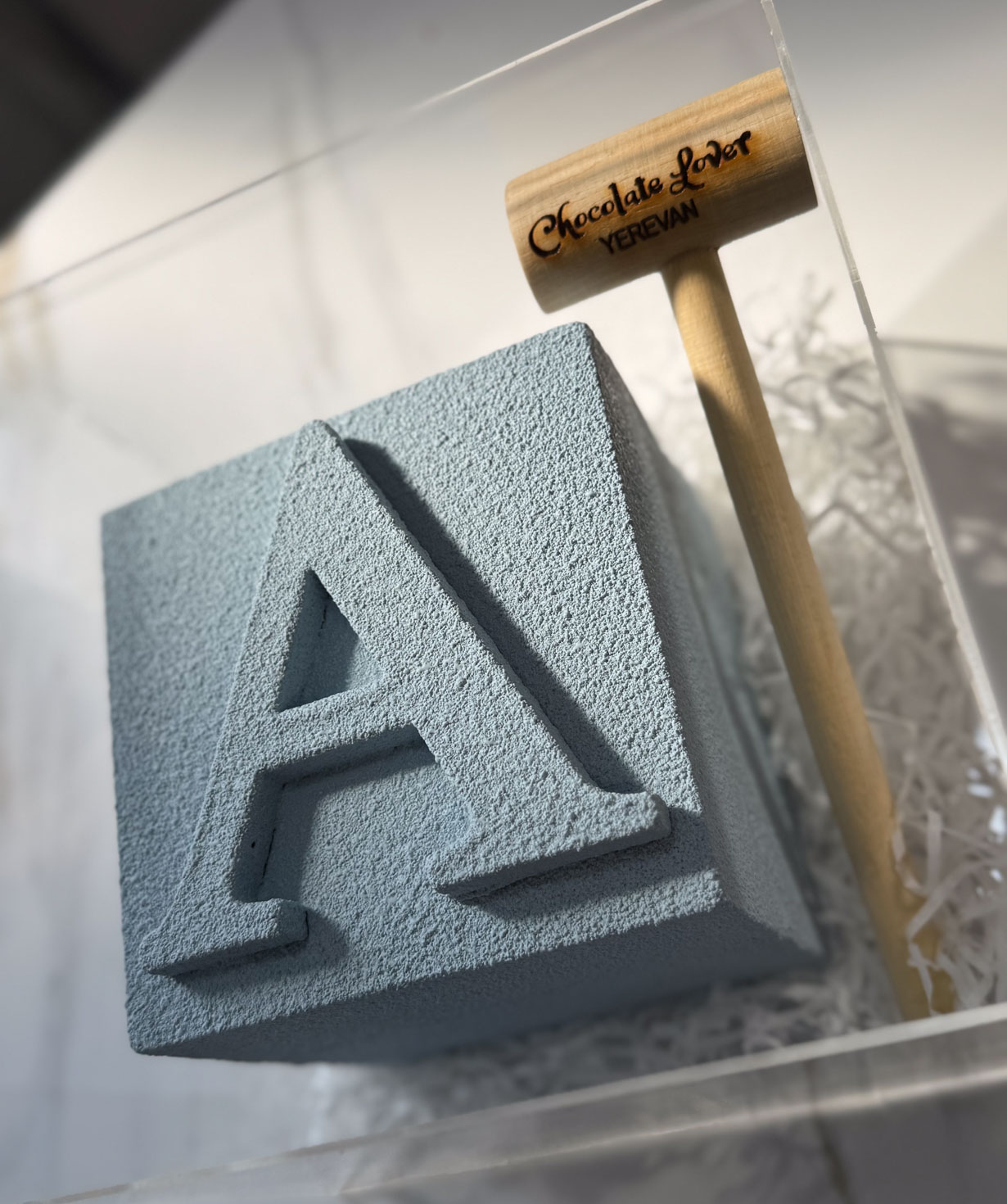 Разбиваемая шоколадная коробка «Chocolate_Lover» с молотком