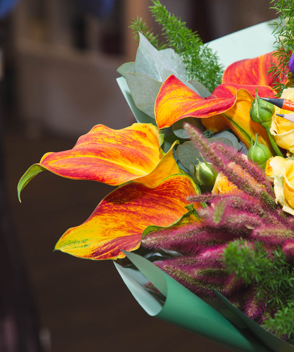 Букет «Бернрид» с розами и каллами