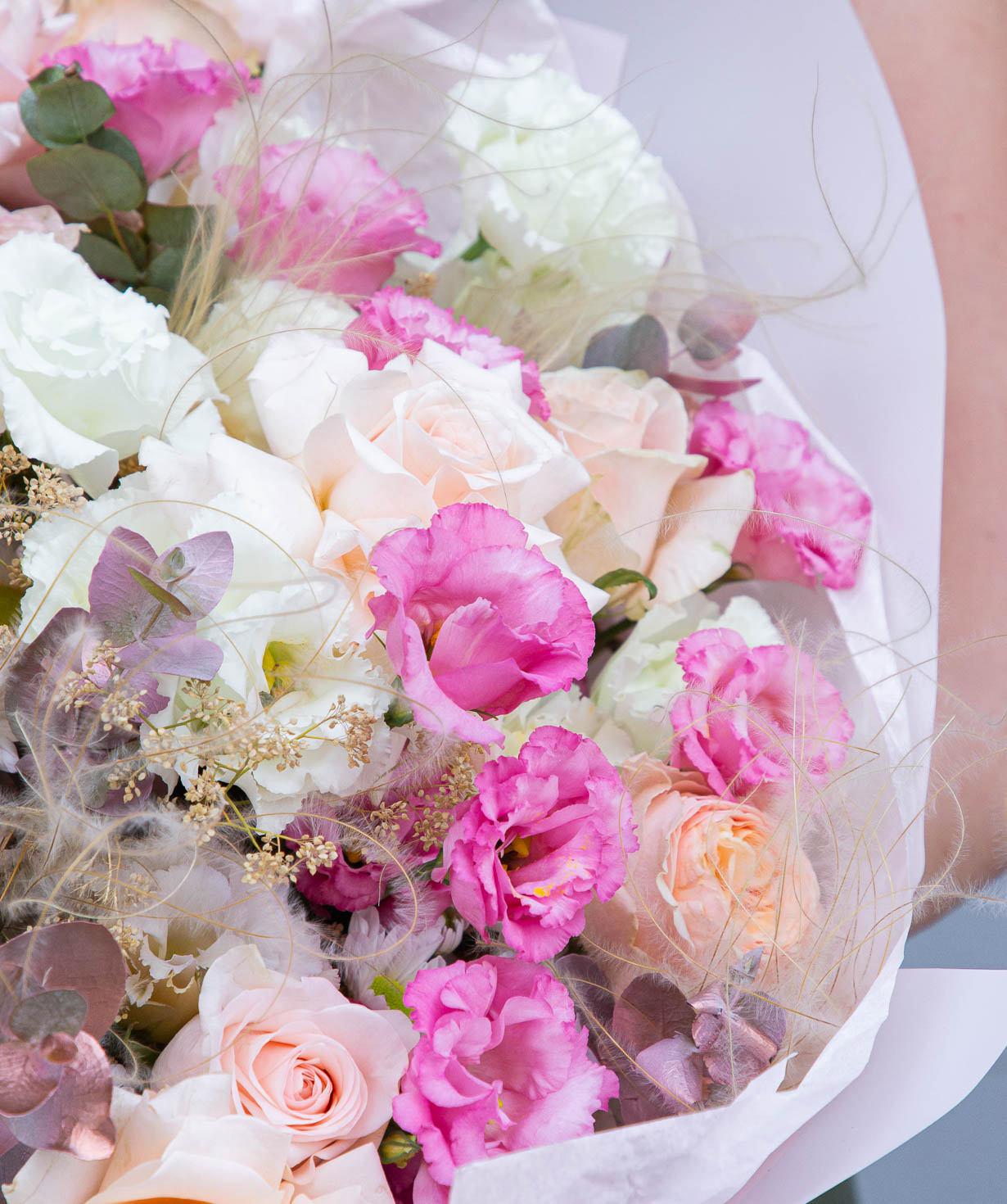Bouquet ''Bagà'' with roses and lisianthus