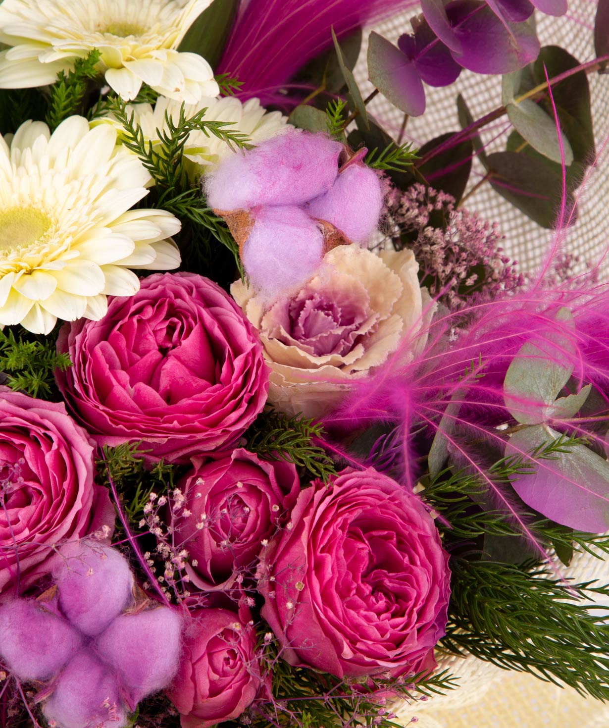 Букет `Мерефа` с пионовидными розами и хризантемами