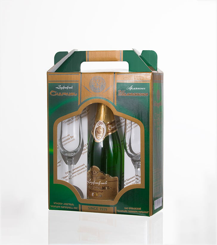 Шампанское `Армянское` сувенирное полусухое 750 мл