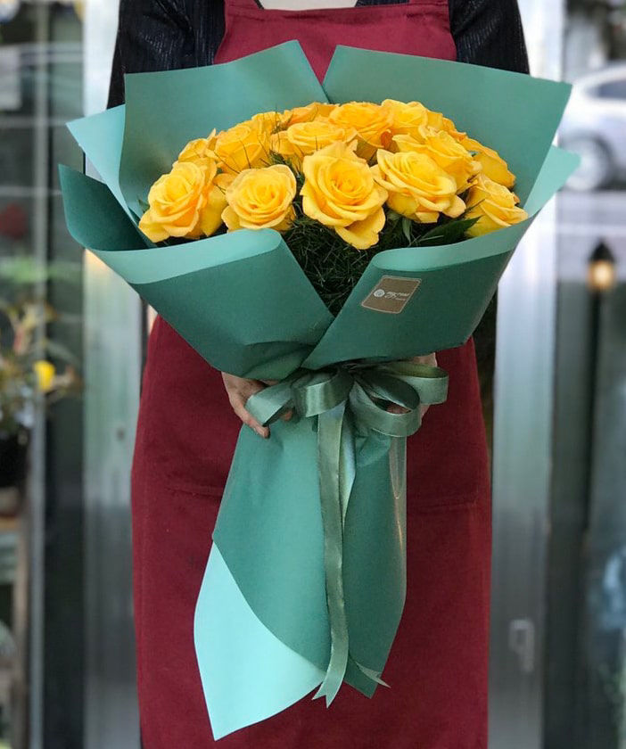 Bouquet `Austin` with yellow roses