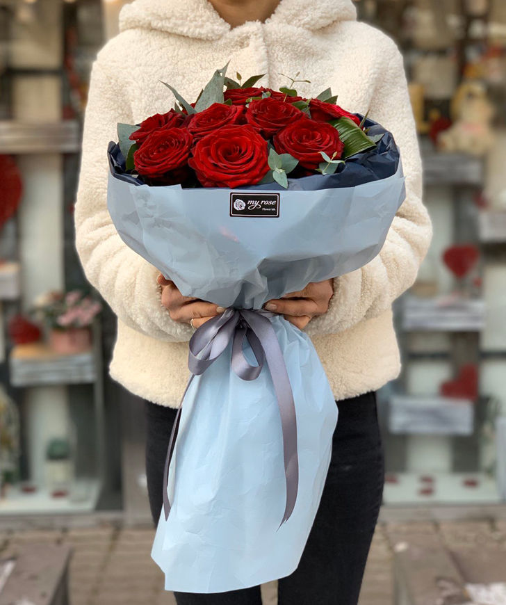 Bouquet `Kaskinen` with red roses