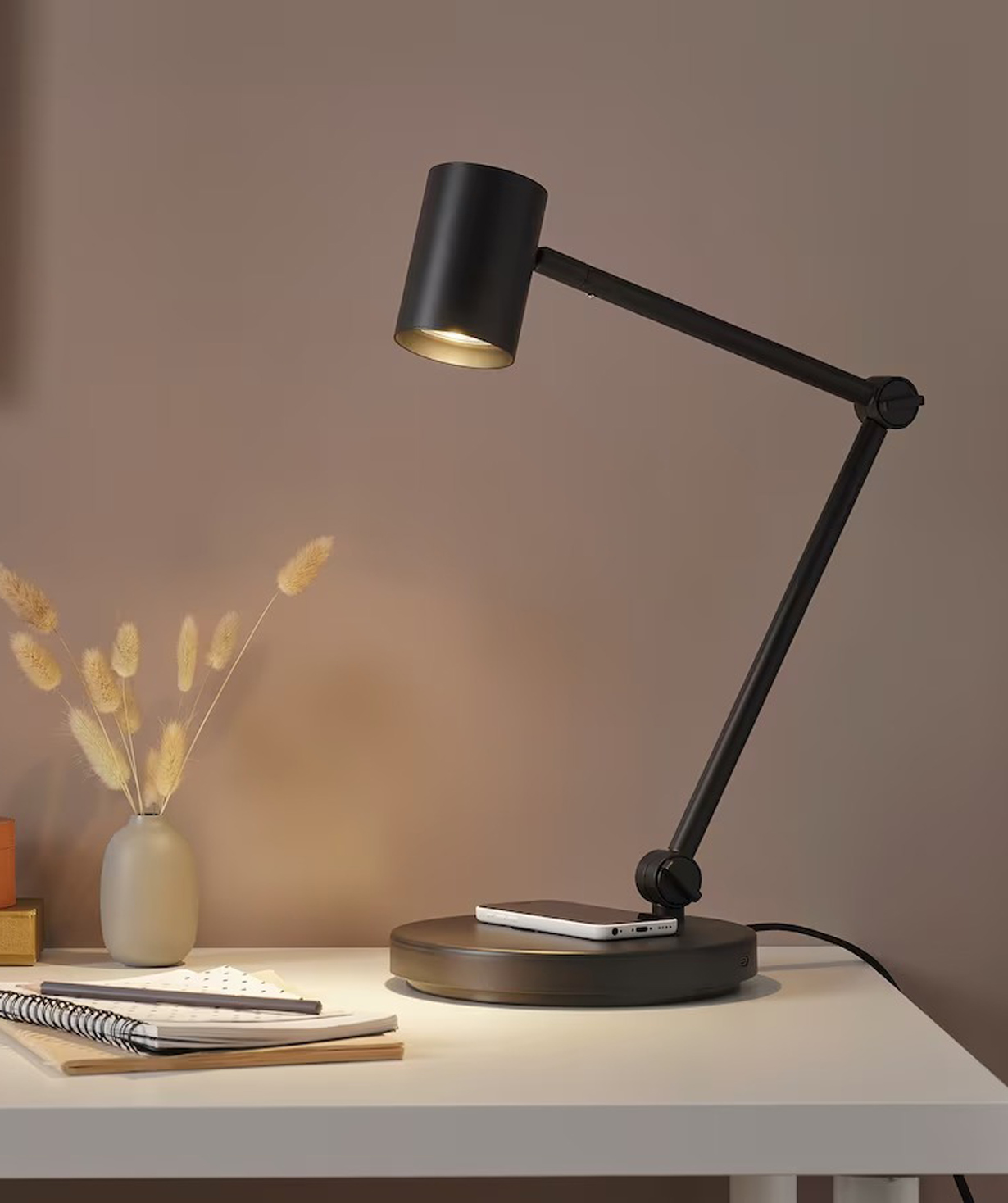 Work lamp ''NYMÅNE'' with built-in charger
