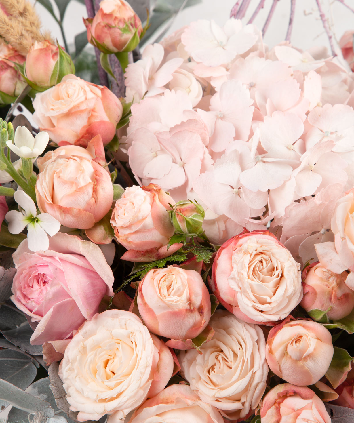 Bouquet «Bella» with spray roses №2