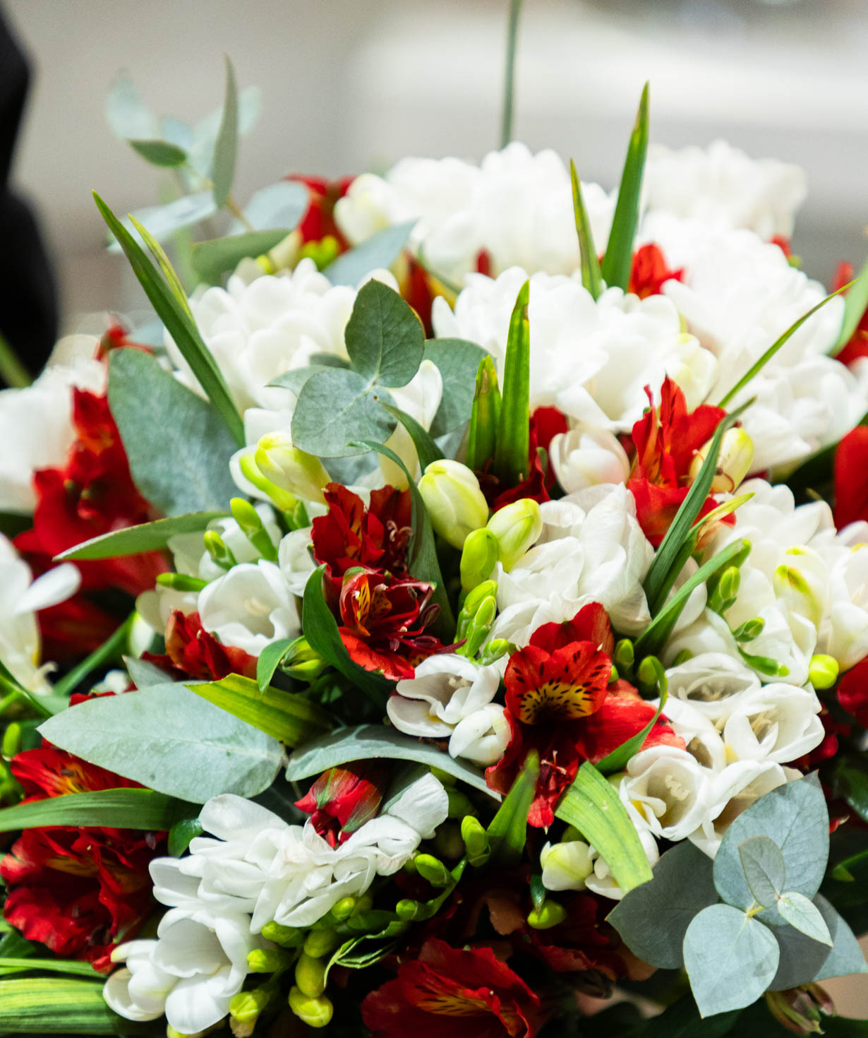 Ծաղկեփունջ «Eure» ալստրոմերիաներով և ֆրեզիաներով